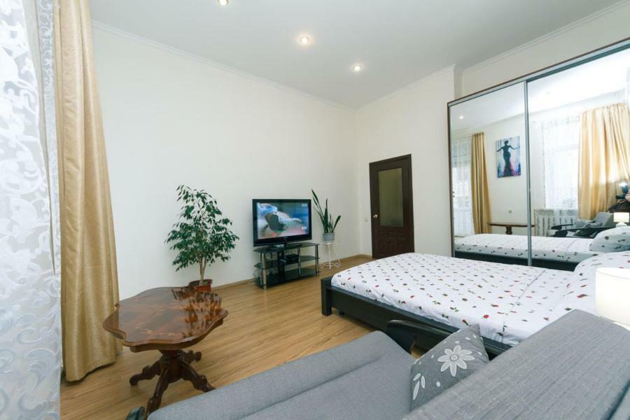 Apartment On Saksahanskoho Street キエフ エクステリア 写真
