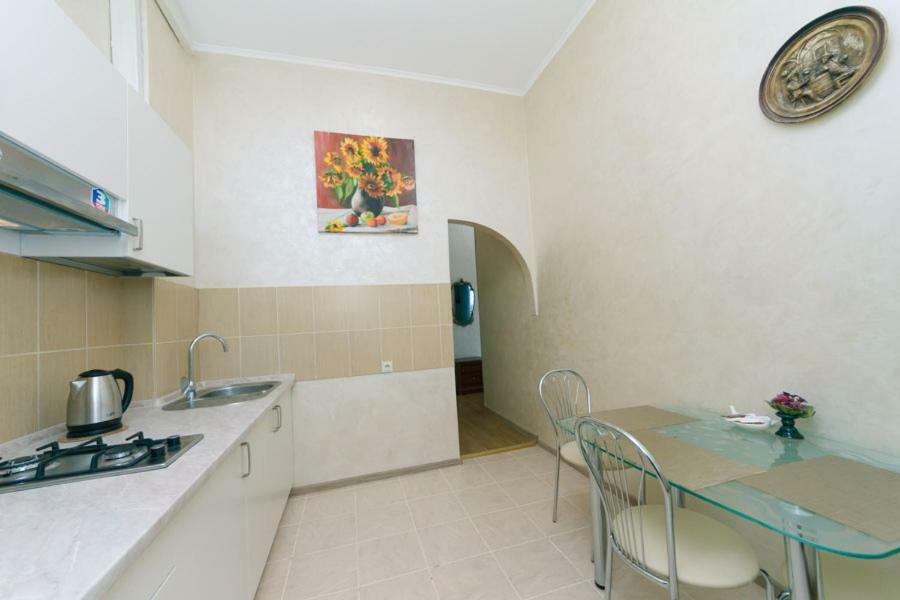Apartment On Saksahanskoho Street キエフ エクステリア 写真